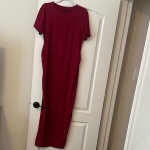 Elegant Burgundy Maxi Dress